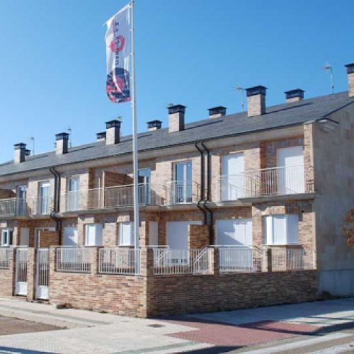Hilera de chalets adosados