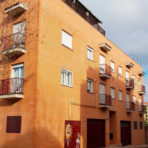 Esquina de nueva edificio para pisos